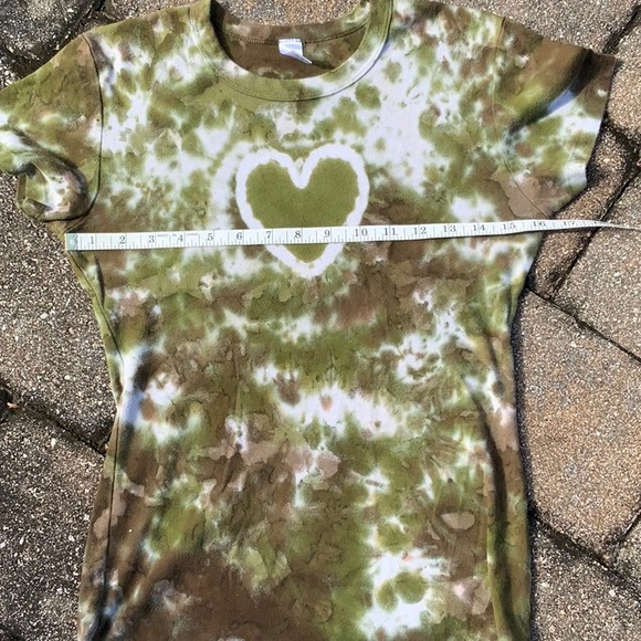 GREEN TIE DYE OTOMIX HEART SHORT SLEEVE SHIRT, SIZE MEDIUM - Picture 5 of 6